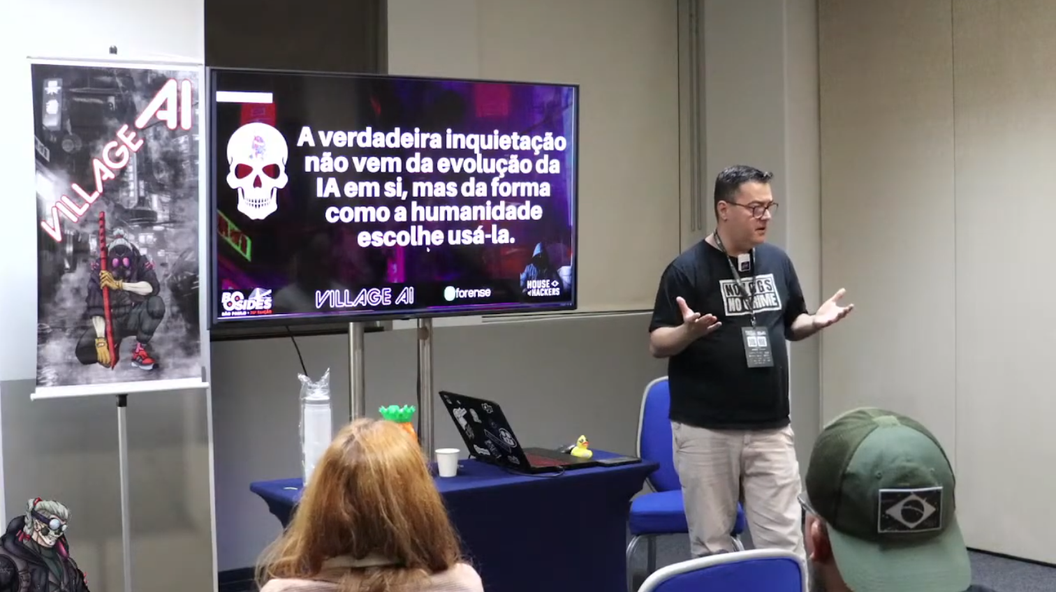 Alessandro Siqueira palestrando sobre Ataques e IA na BSides 2025 Village AI