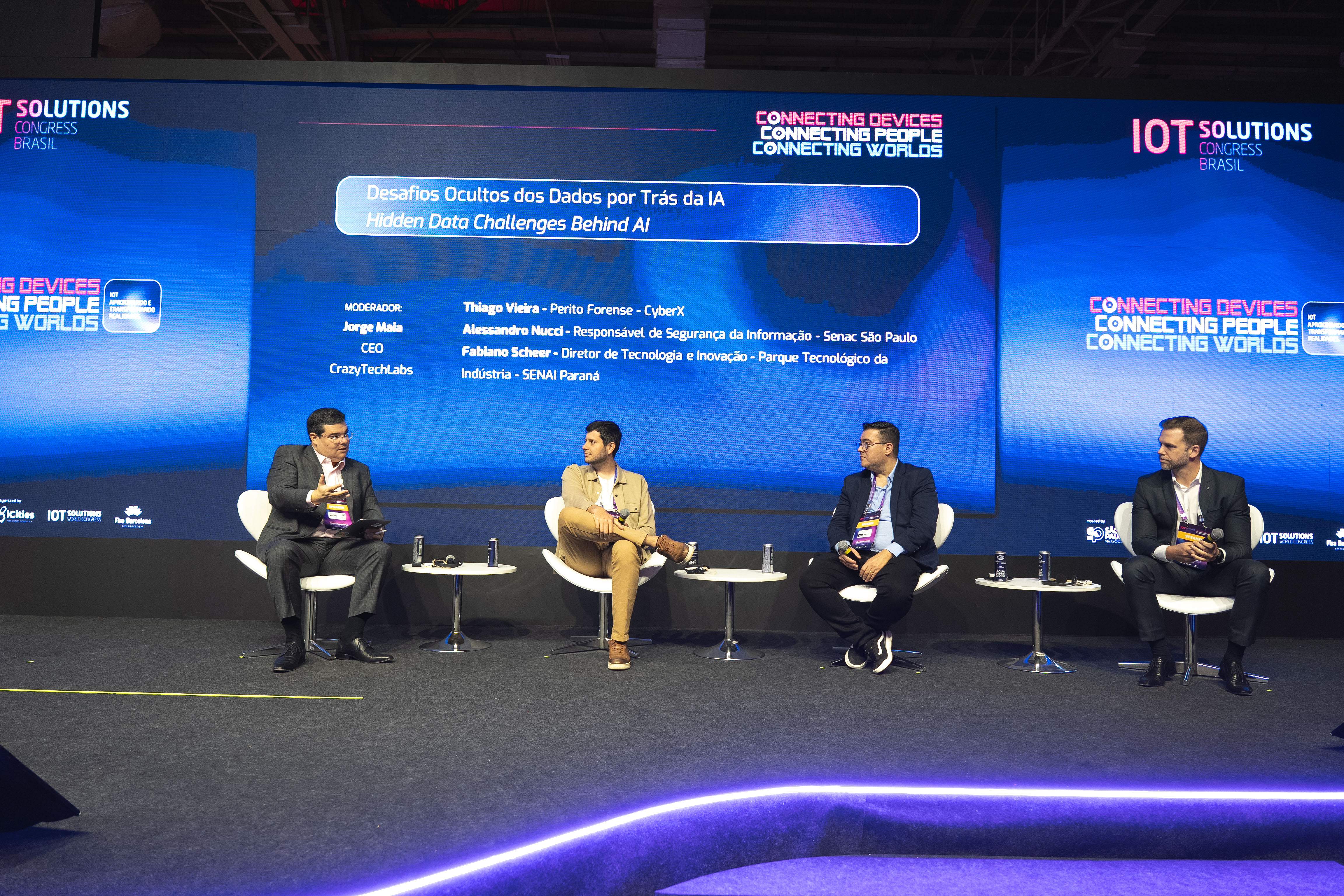 Alessandro Siqueira em painel sobre Dados e IA no IOT Solutions Congress Brazil